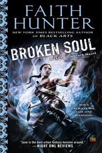 Book cover: Broken Soul (Book 8 of Jane Yellowrock) by Faith Hunter (preview)