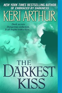Book cover: The Darkest Kiss (Book 6 of Riley Jenson Guardian) by Keri Arthur (preview)