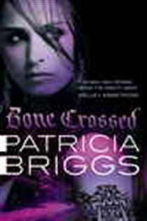 Book cover: Bone Crossed (Book 4 of Mercy Thompson) by Patricia Briggs (preview)